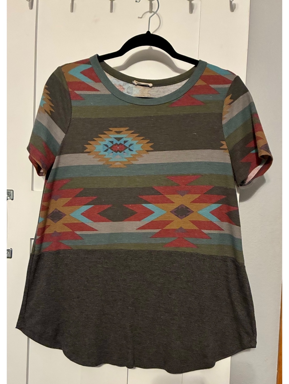 Viamor Southwestern Aztec Print Waffle Knit Top Sz medium